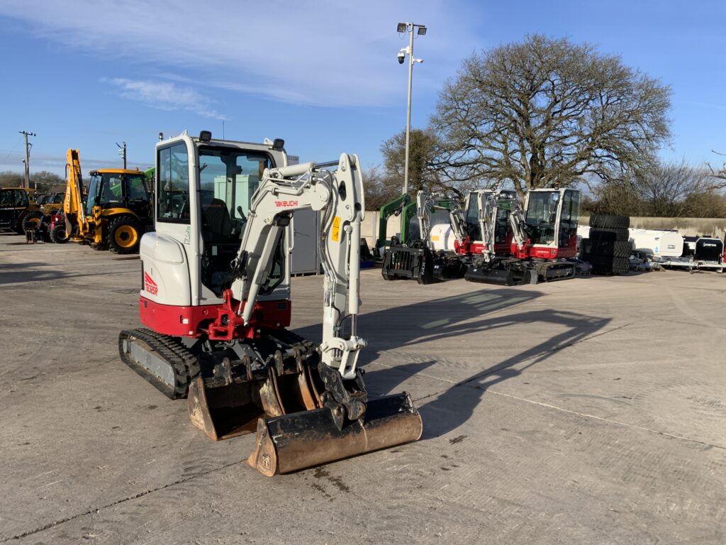 Takeuchi TB325 Digger (ST25489)