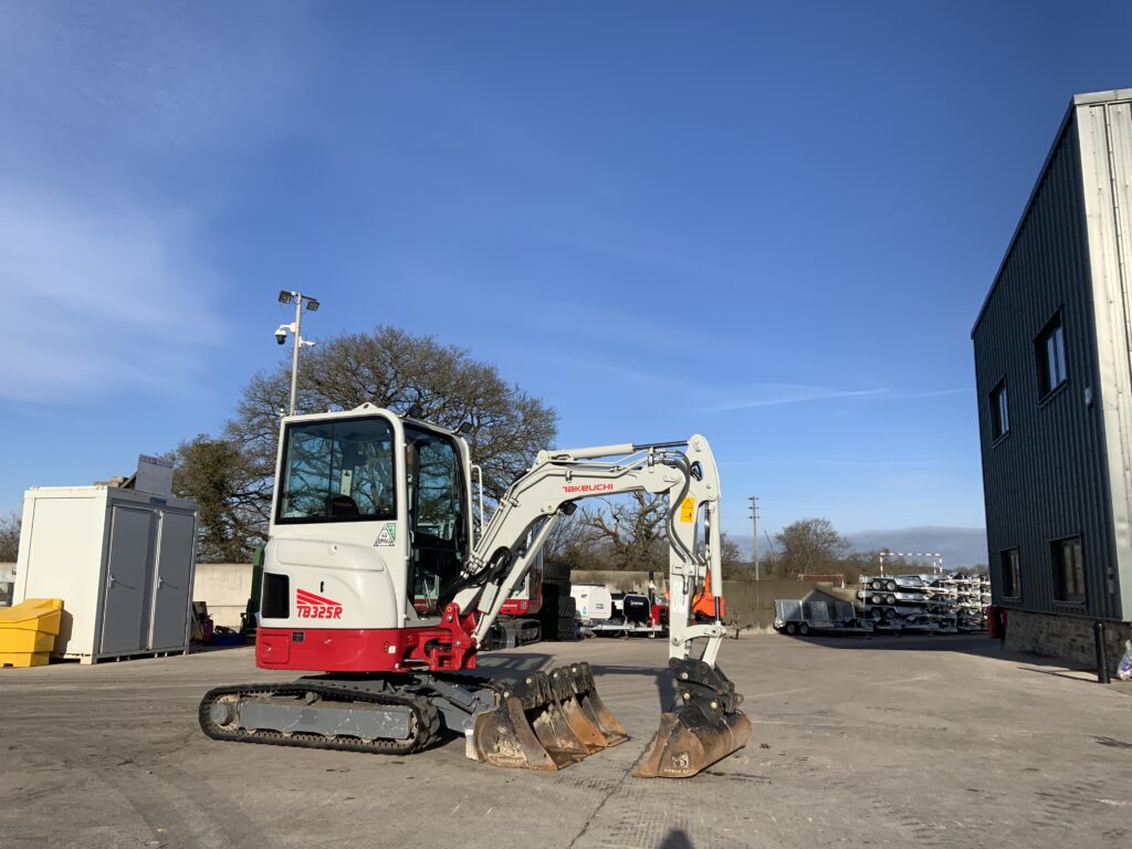 Takeuchi TB325 Digger (ST25489)