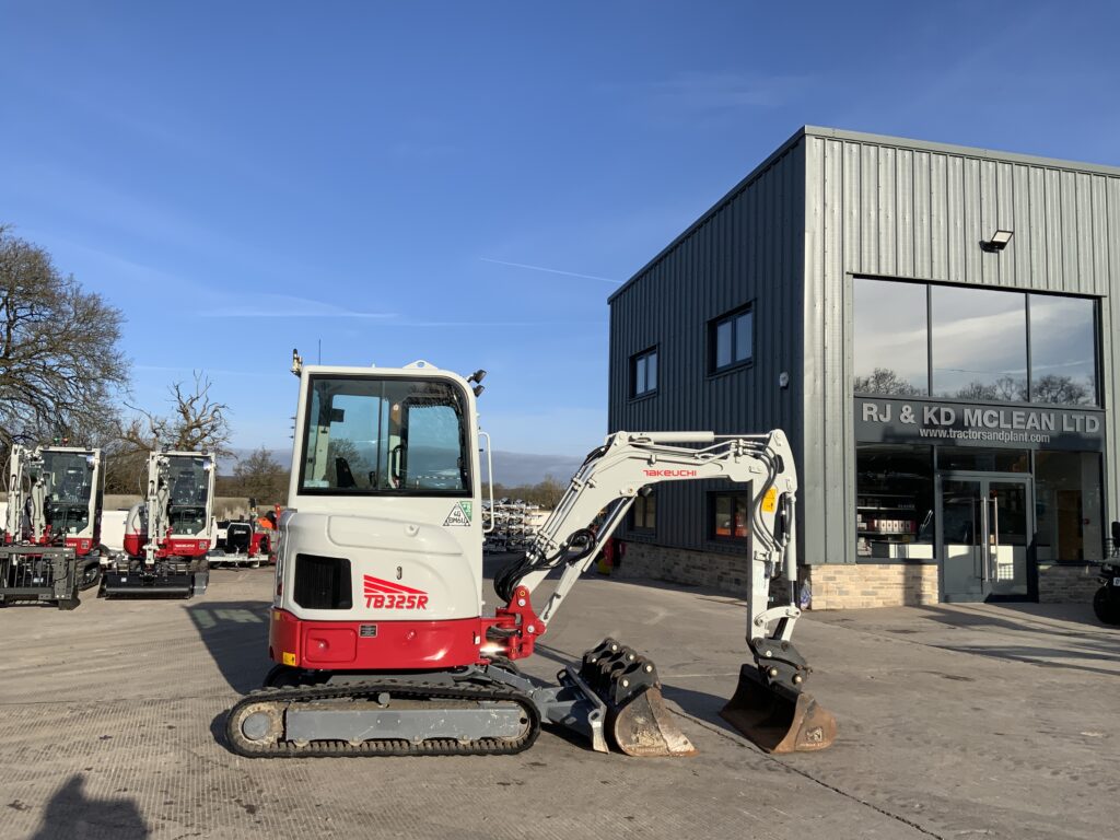 Takeuchi TB325 Digger (ST25489)