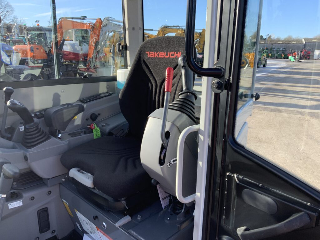 Takeuchi TB325 Digger (ST25489)