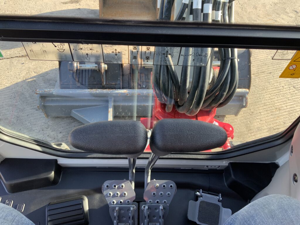 Takeuchi TB325 Digger (ST25489)