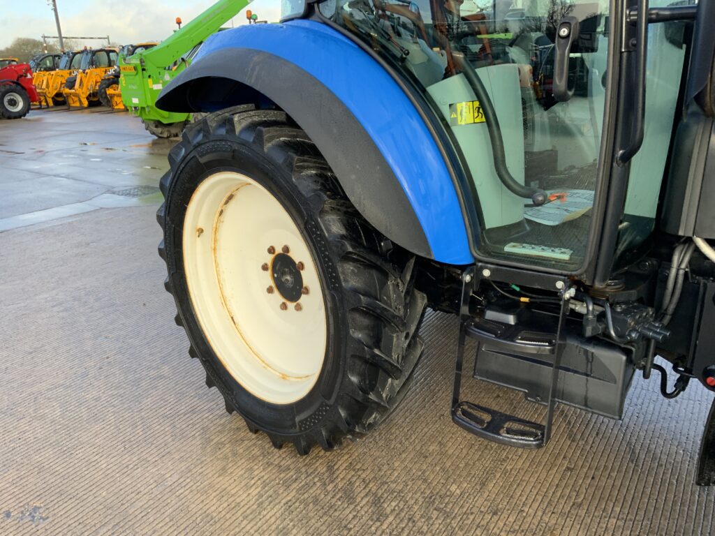 New Holland T5.105 Super Steer Tractor (ST25689)