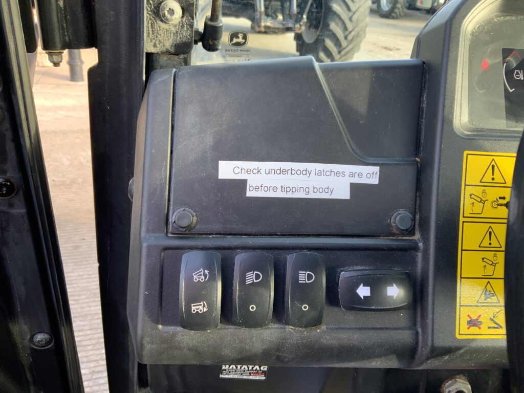 John Deere XUV 865M Gator ATV (ST25353)