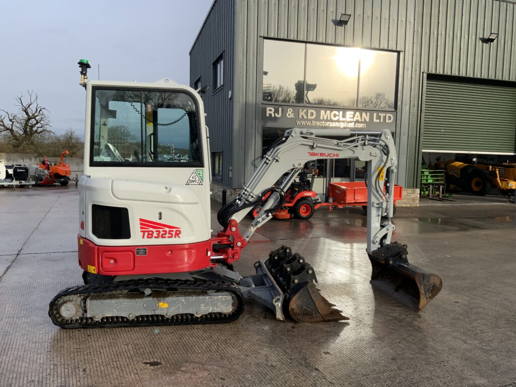 Takeuchi TB325R Digger (ST25488)