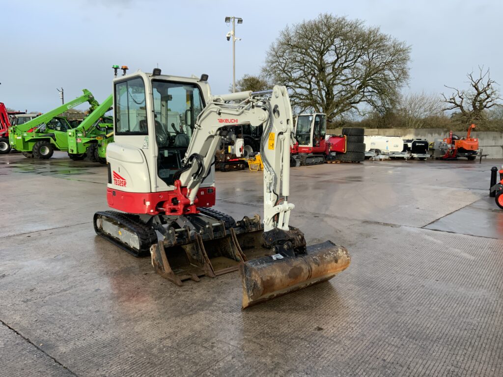 Takeuchi TB325R Digger (ST25488)