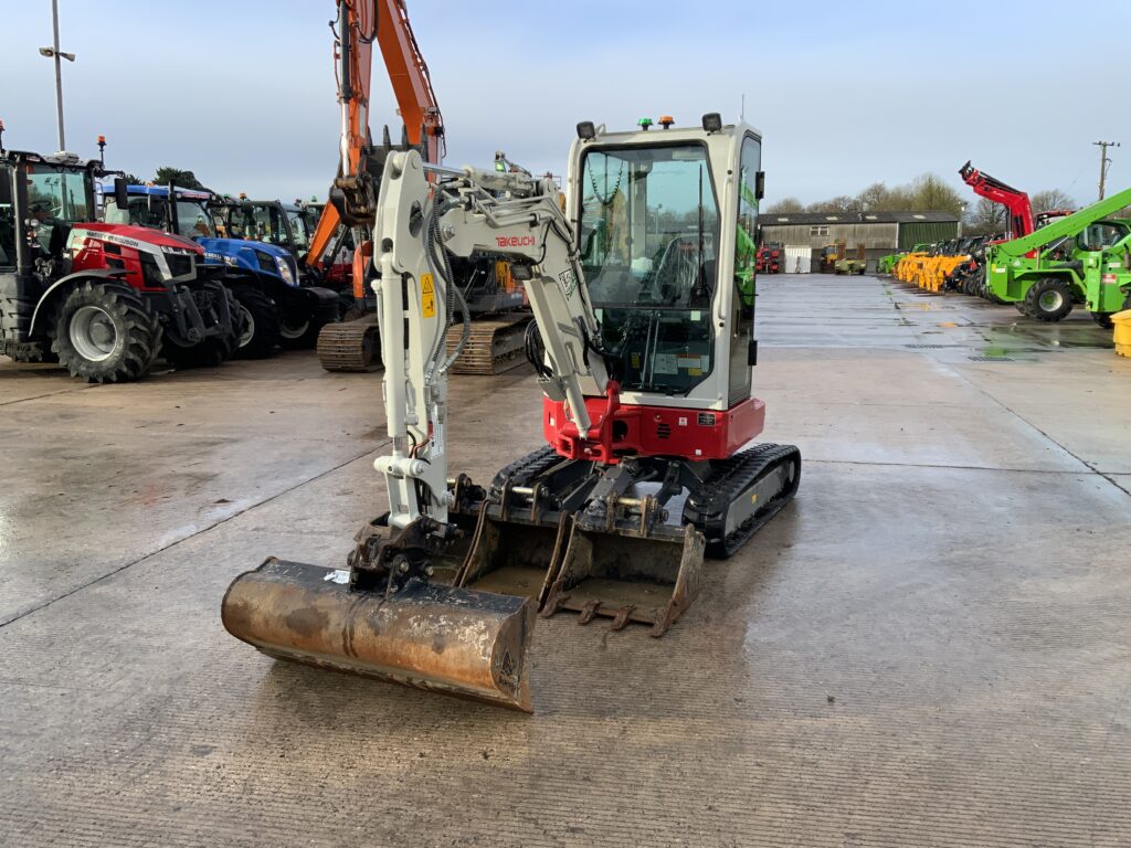 Takeuchi TB325R Digger (ST25488)