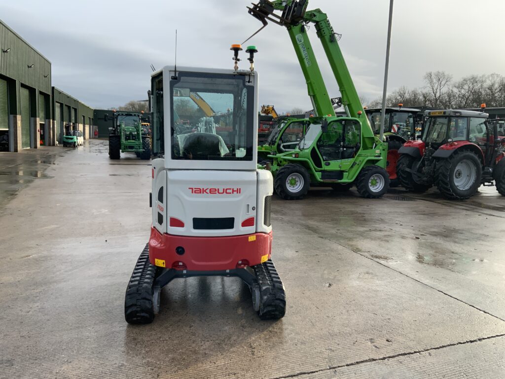 Takeuchi TB325R Digger (ST25488)