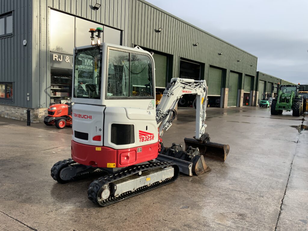 Takeuchi TB325R Digger (ST25488)
