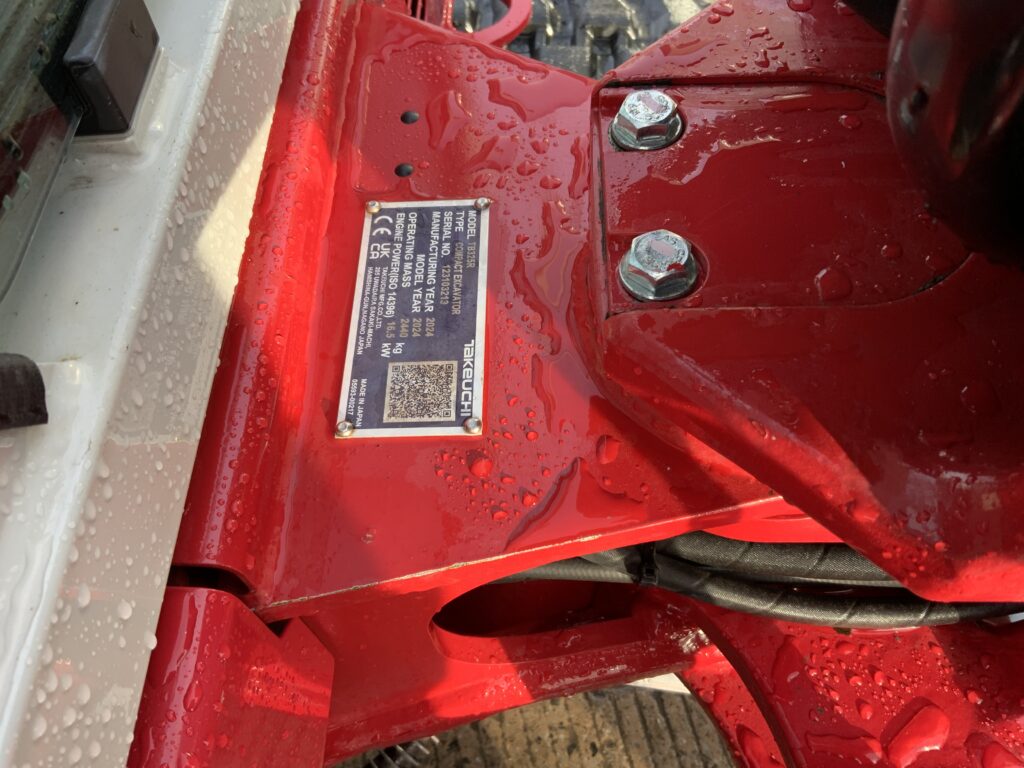 Takeuchi TB325R Digger (ST25488)