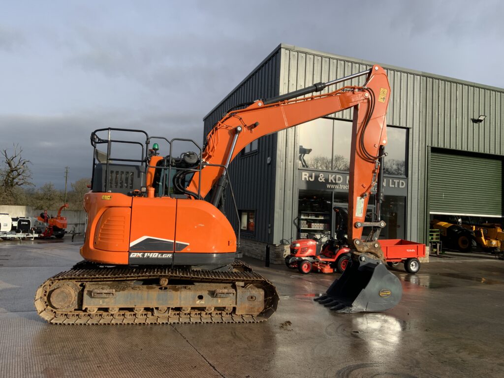 Doosan DX140 LCR-7 Digger (ST25352)