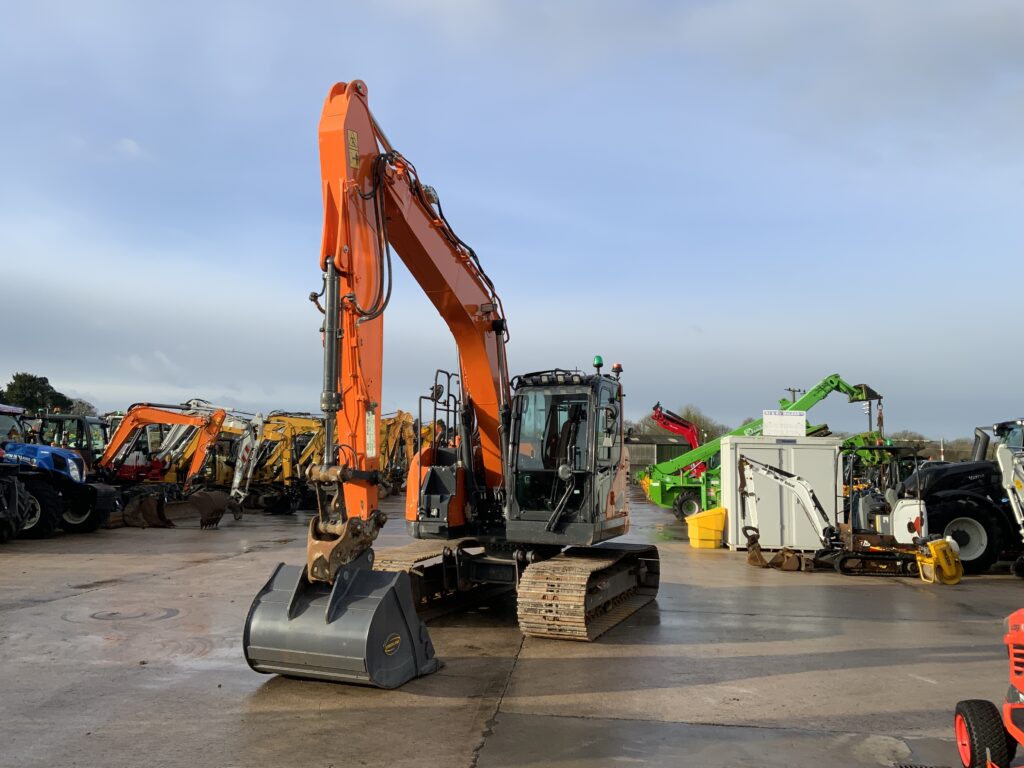 Doosan DX140 LCR-7 Digger (ST25352)