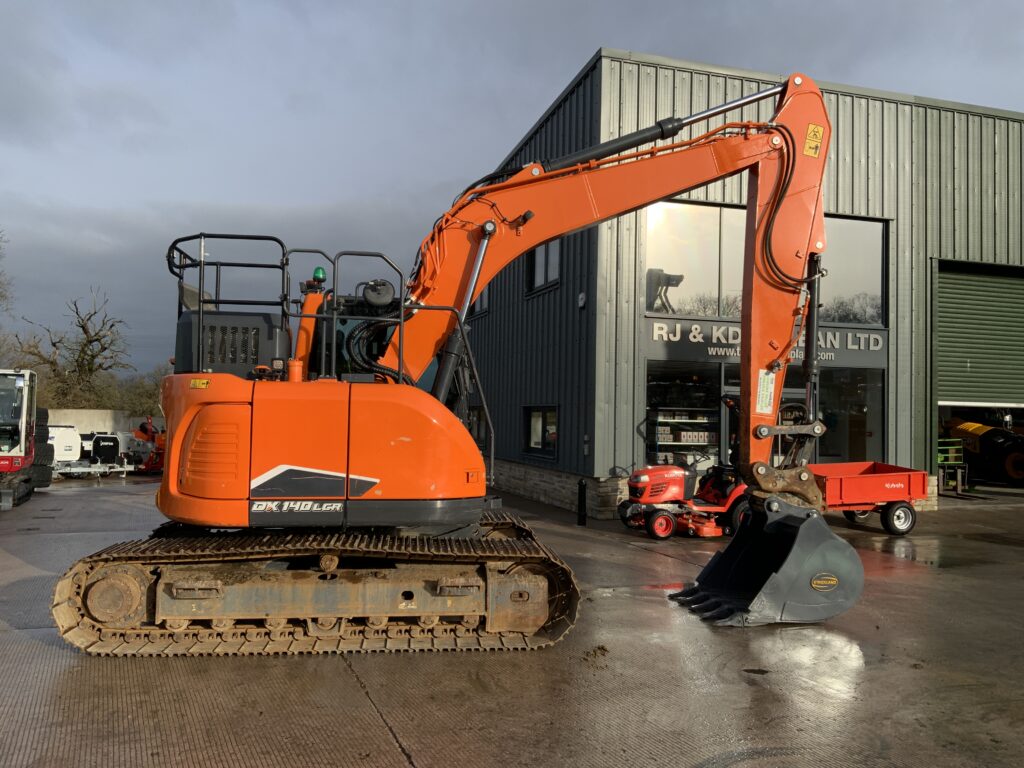 Doosan DX140 LCR-7 Digger (ST25352)