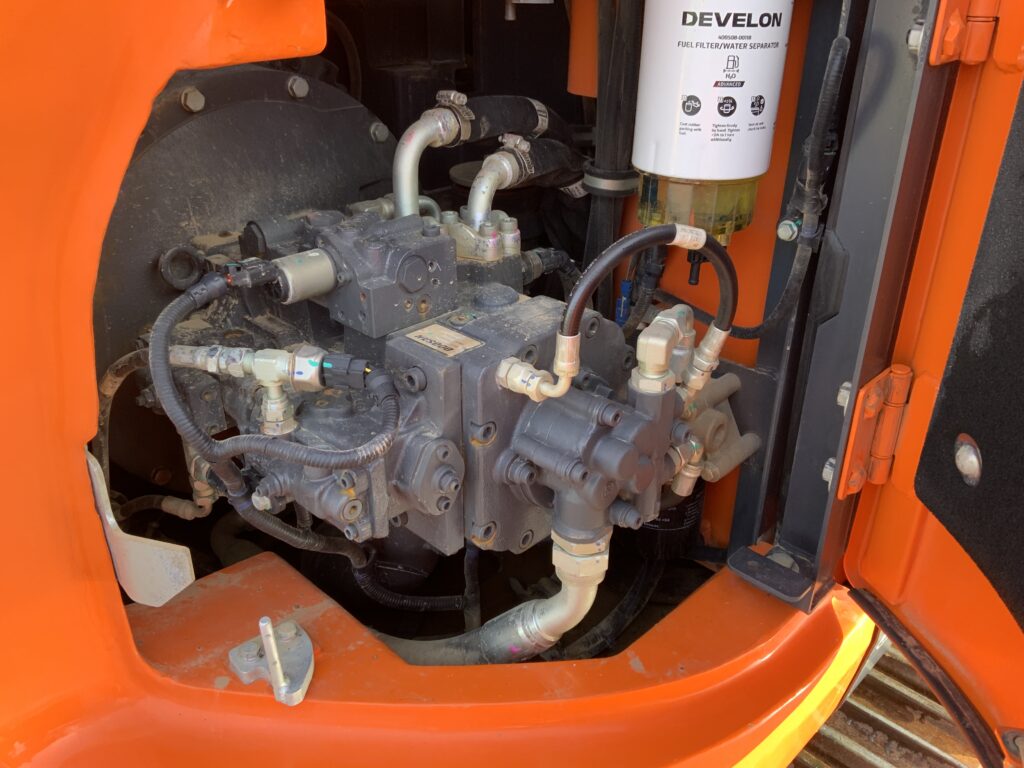 Doosan DX140 LCR-7 Digger (ST25352)