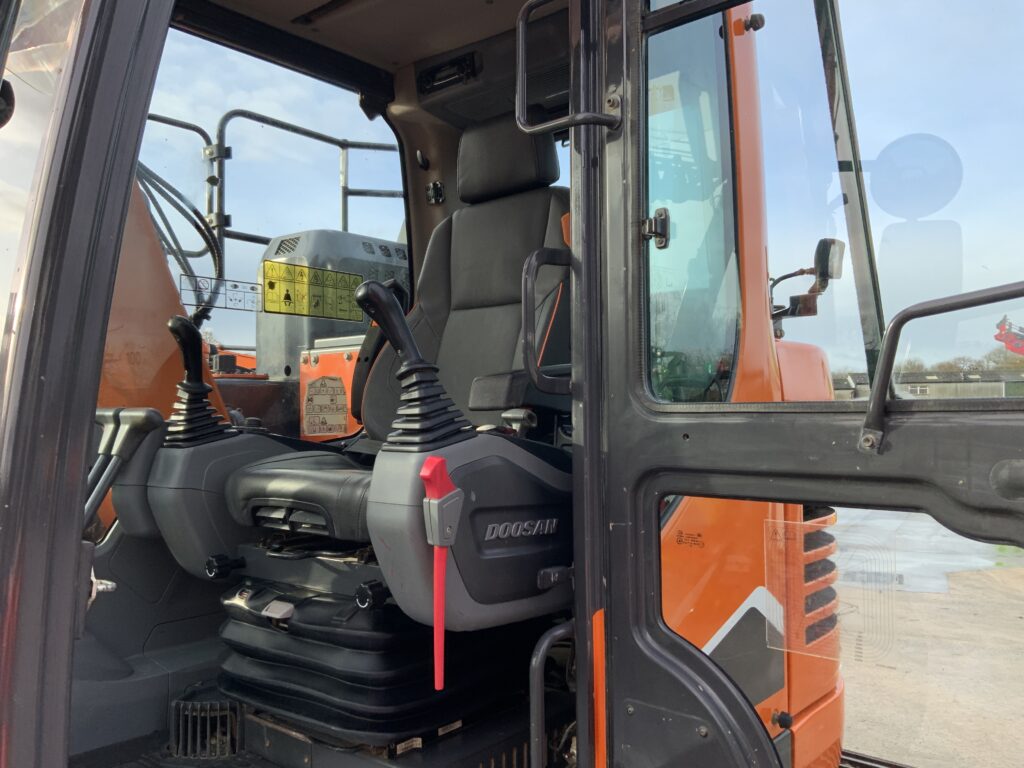 Doosan DX140 LCR-7 Digger (ST25352)