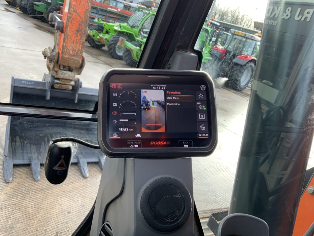 Doosan DX140 LCR-7 Digger (ST25352)