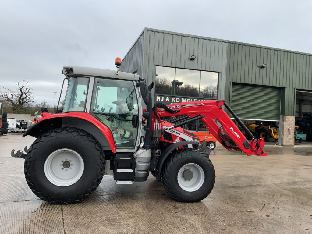 Massey Ferguson 5s.125 Tractor (ST25512)