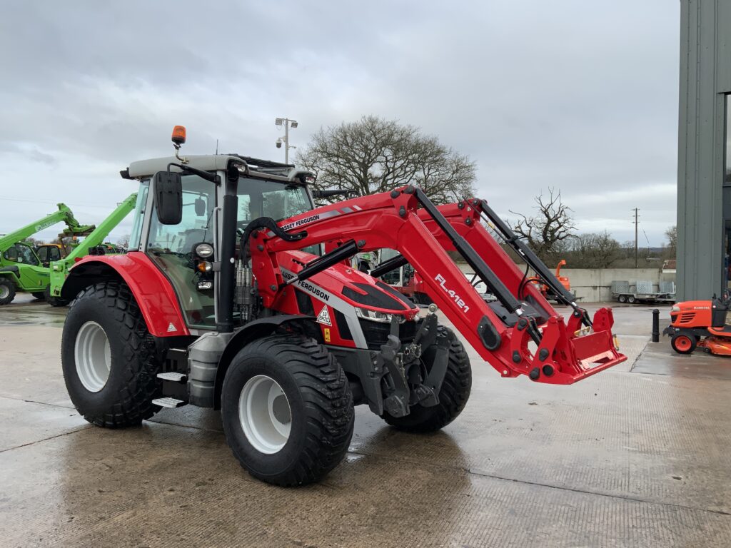 Massey Ferguson 5s.125 Tractor (ST25512)