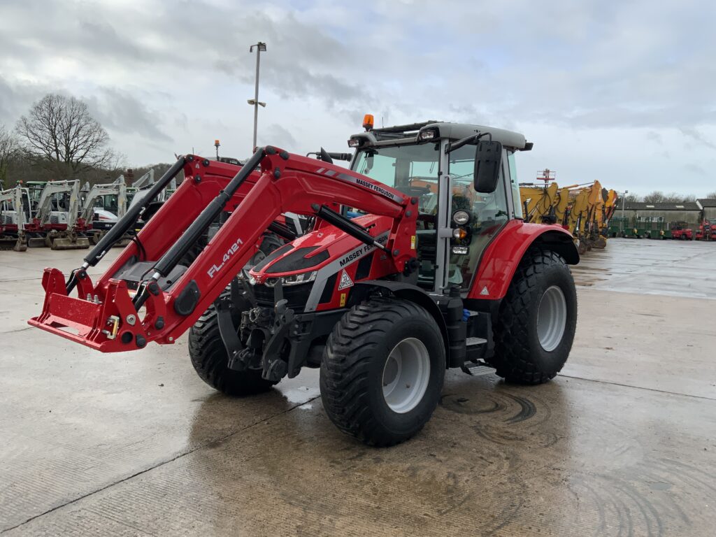 Massey Ferguson 5s.125 Tractor (ST25512)
