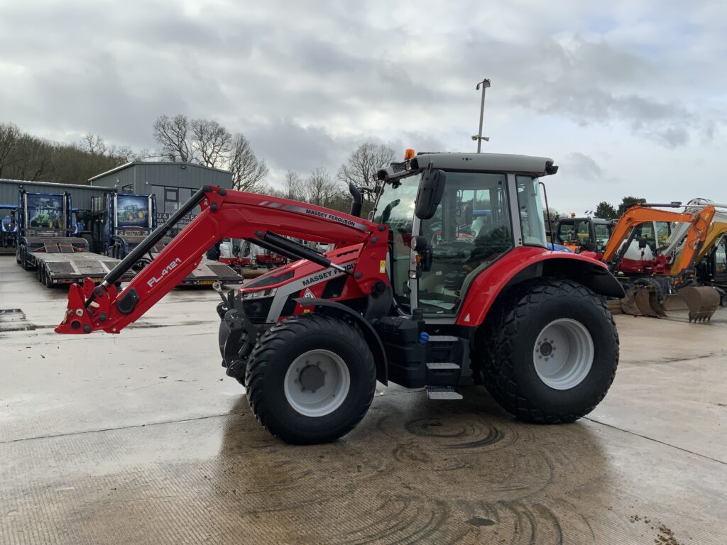 Massey Ferguson 5s.125 Tractor (ST25512)