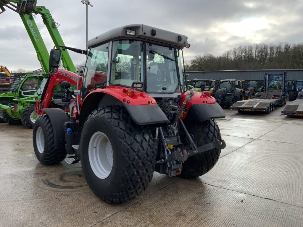 Massey Ferguson 5s.125 Tractor (ST25512)