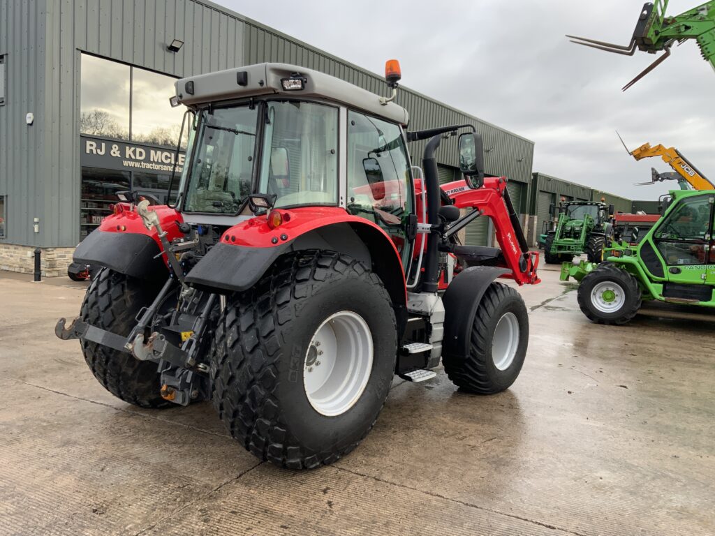 Massey Ferguson 5s.125 Tractor (ST25512)