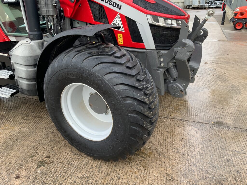 Massey Ferguson 5s.125 Tractor (ST25512)