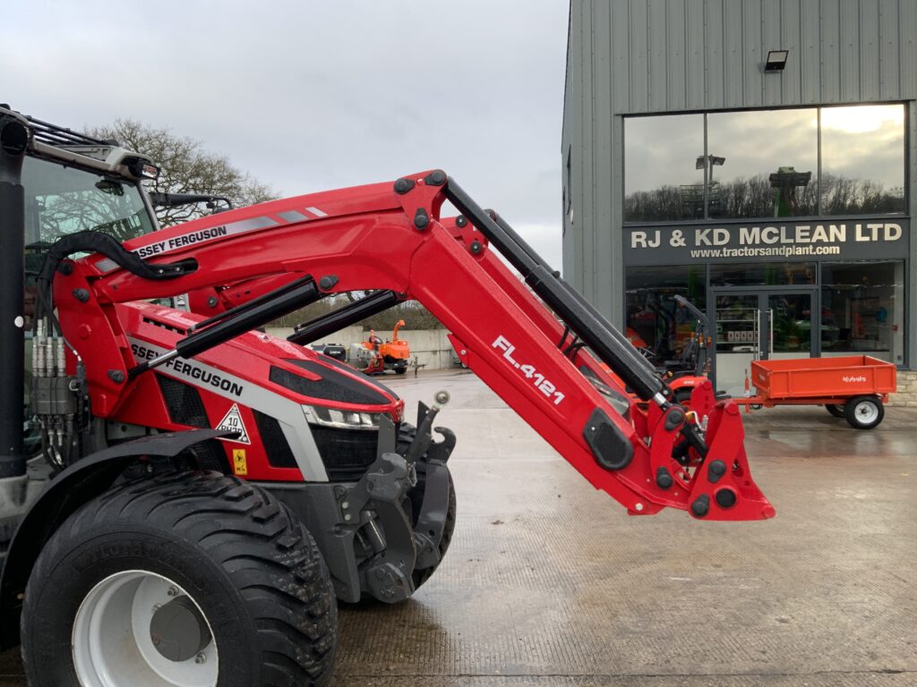 Massey Ferguson 5s.125 Tractor (ST25512)