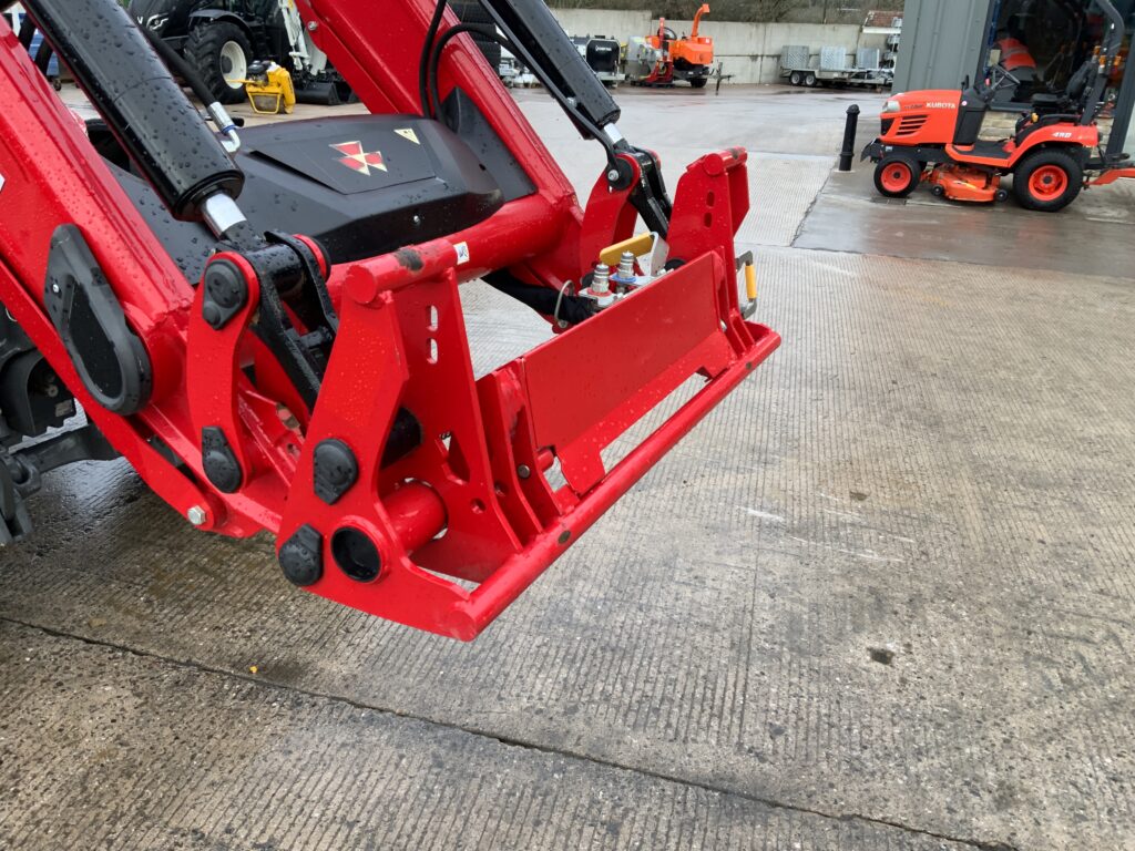 Massey Ferguson 5s.125 Tractor (ST25512)