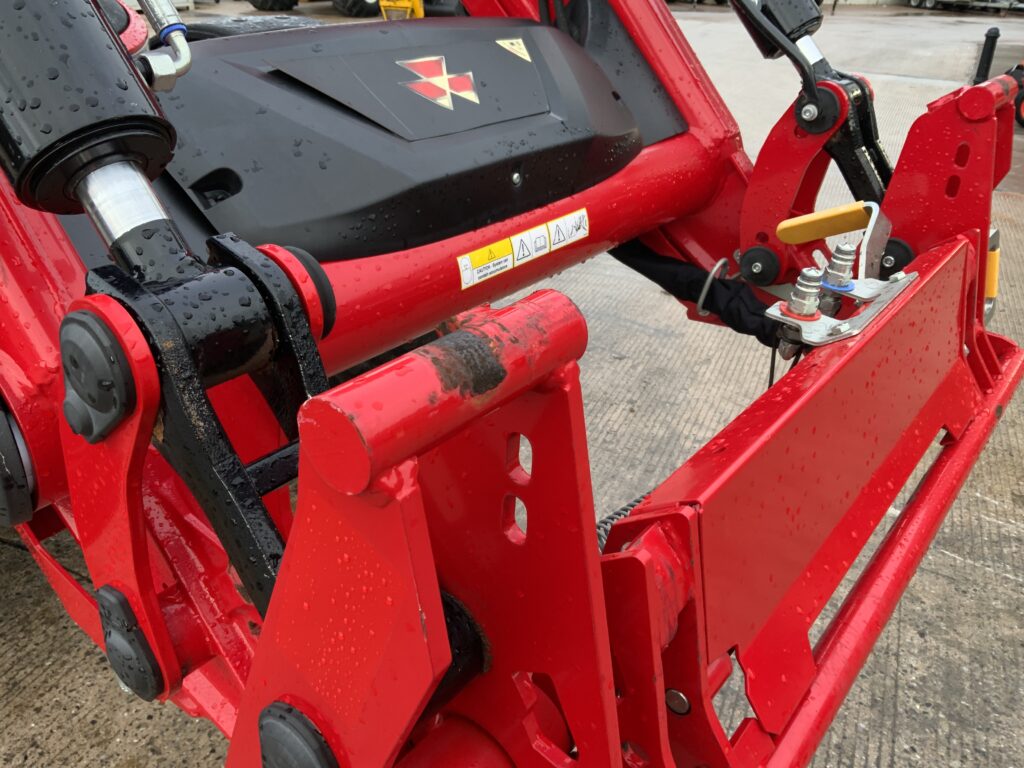 Massey Ferguson 5s.125 Tractor (ST25512)