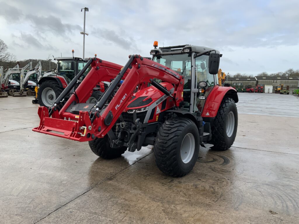 Massey Ferguson 5s.125 Tractor (ST25512)