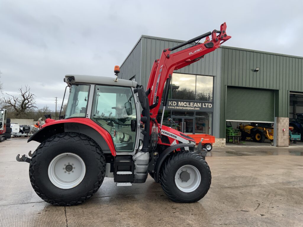 Massey Ferguson 5s.125 Tractor (ST25512)