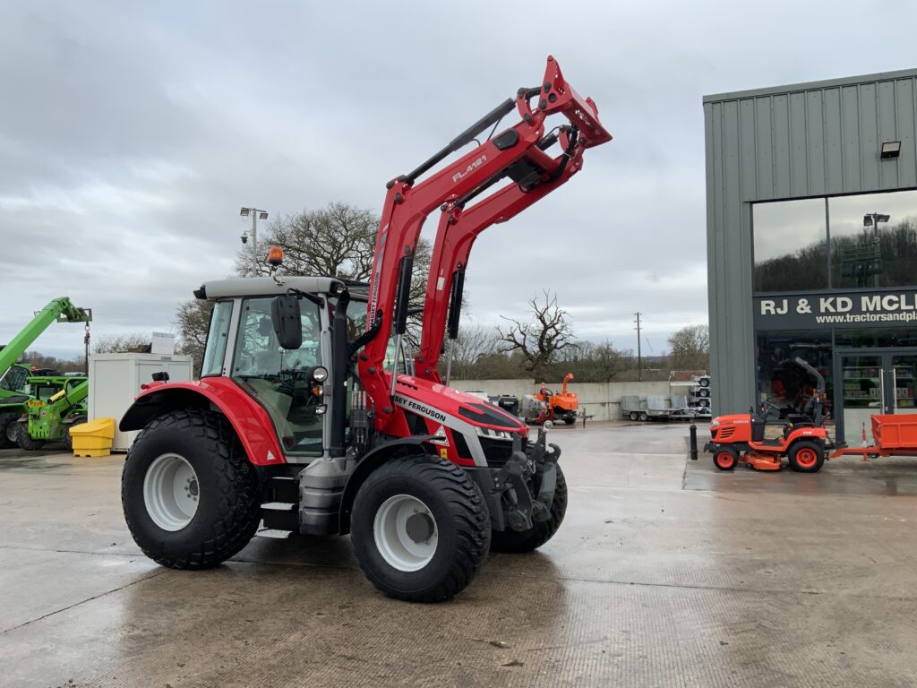 Massey Ferguson 5s.125 Tractor (ST25512)