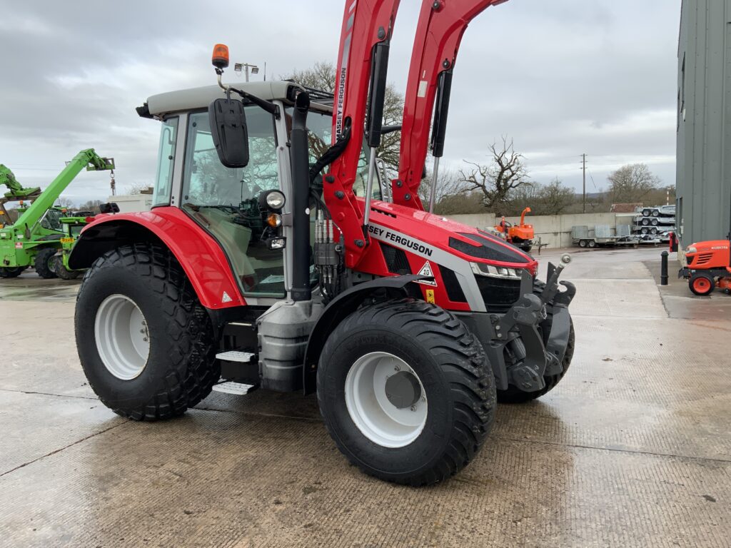 Massey Ferguson 5s.125 Tractor (ST25512)