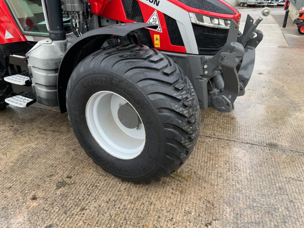 Massey Ferguson 5s.125 Tractor (ST25512)