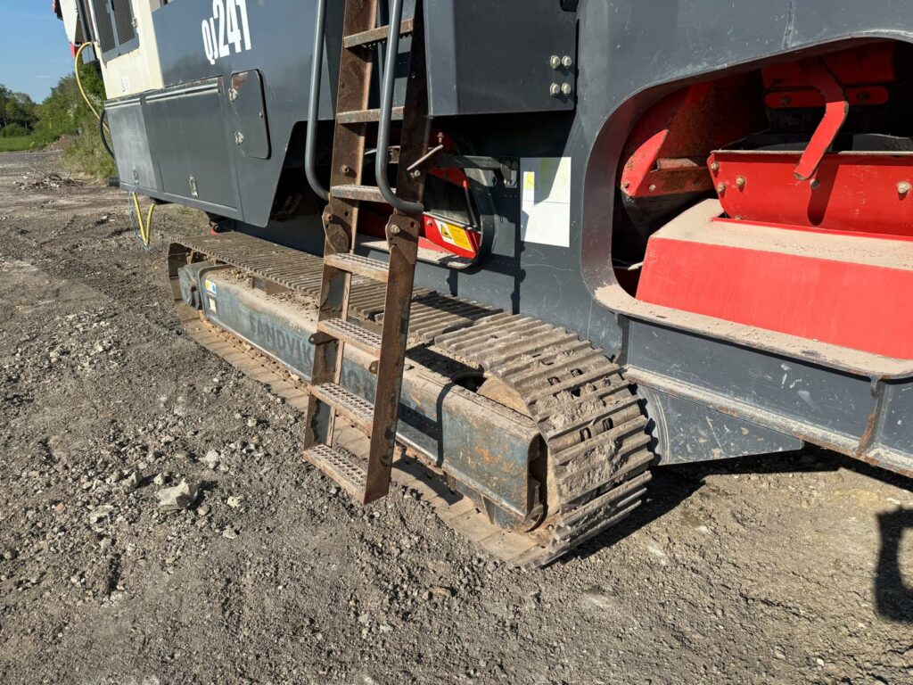 Sandvik QJ241 Crusher (ST22582)