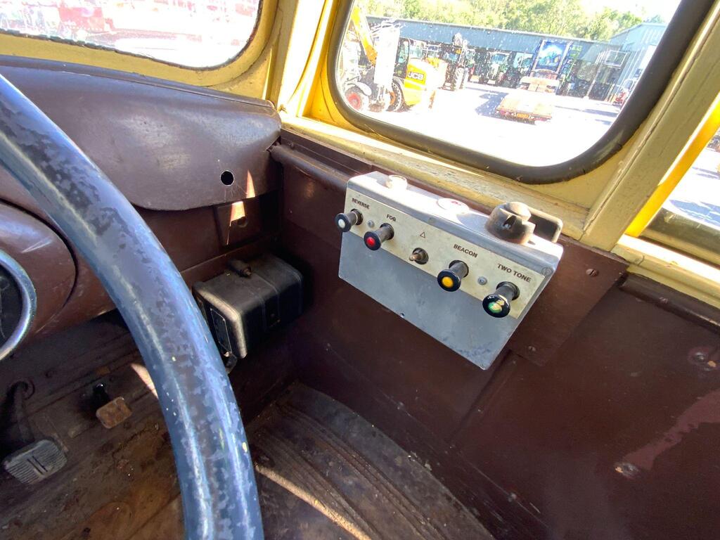 Bedford Green Goddess Fire Engine (ST23480)