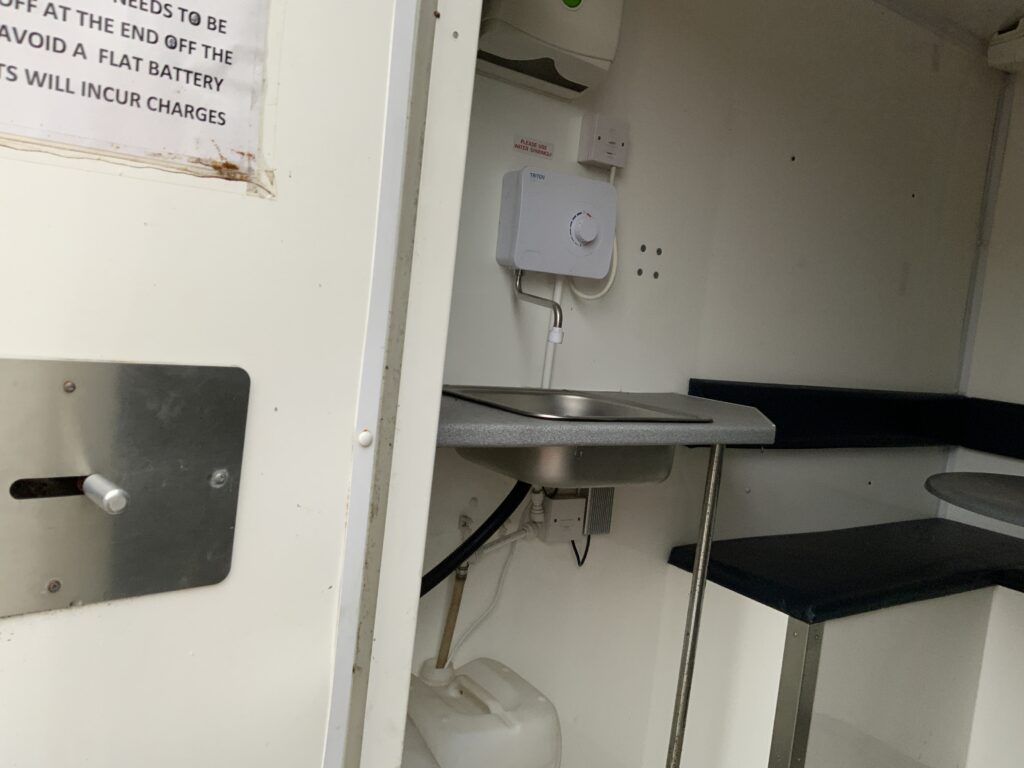 Boss Cabins Ground Hog Welfare Unit (ST25284)