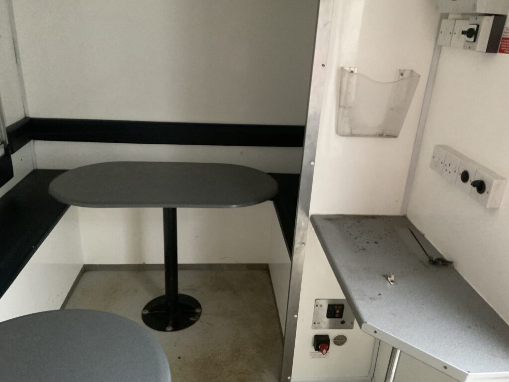 Boss Cabins Ground Hog Welfare Unit (ST25284)