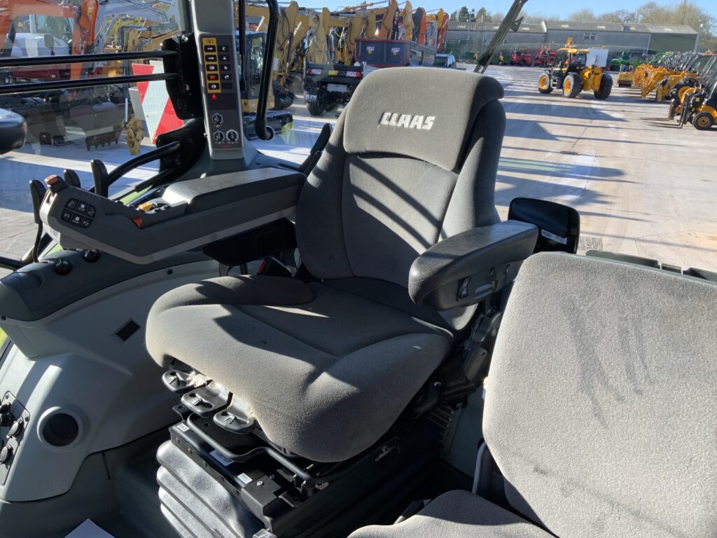 Claas 650 Arion Tractor (ST25367)