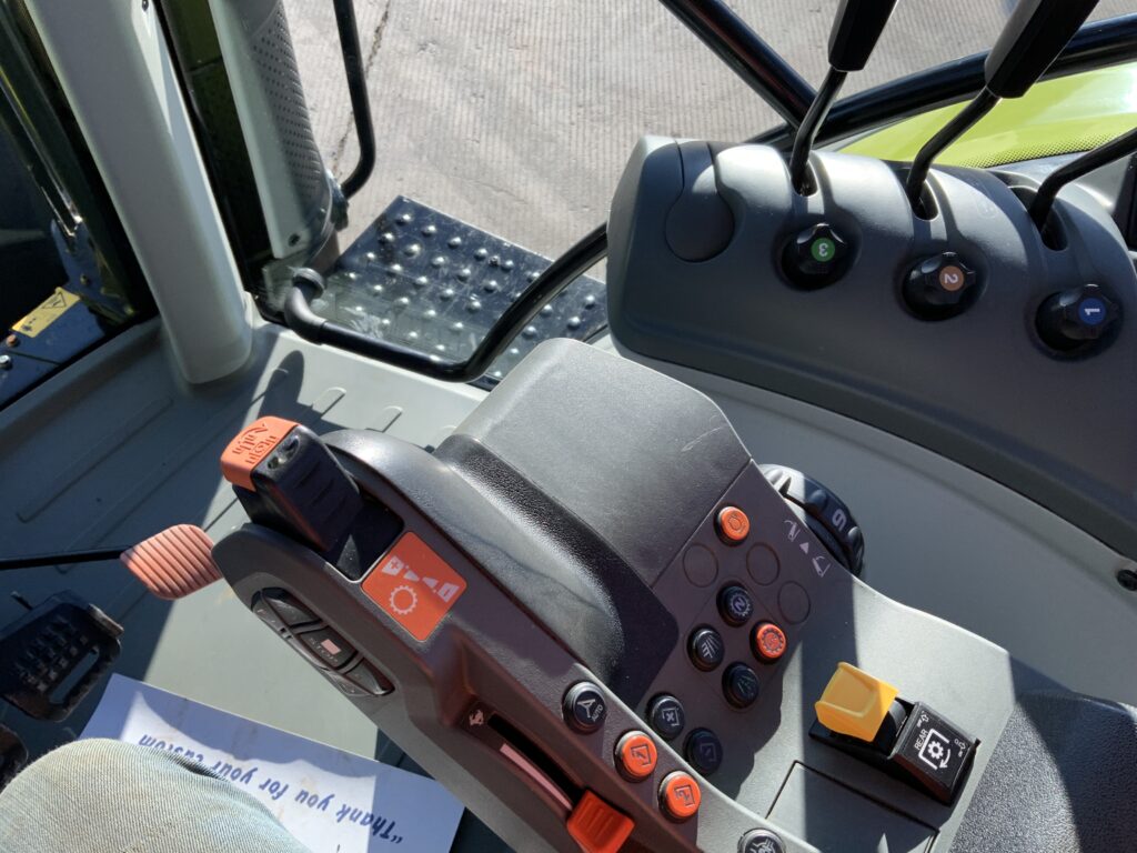 Claas 650 Arion Tractor (ST25367)