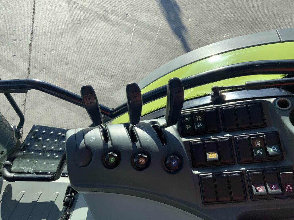 Claas 650 Arion Tractor (ST25367)