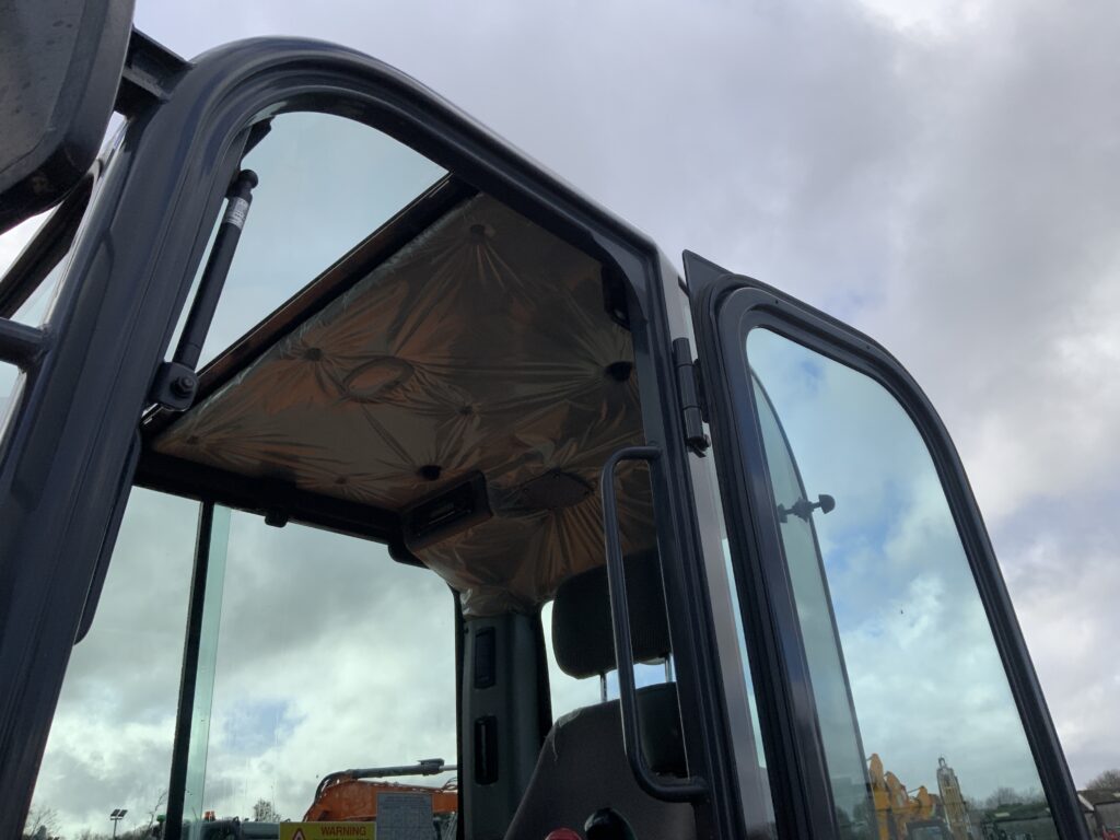 Doosan DX85R Digger (ST25674)