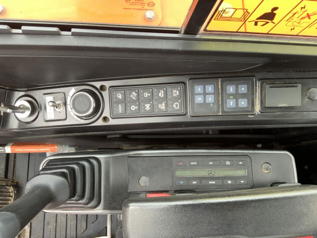 Doosan DX57 Wheeled Excavator (ST23100)