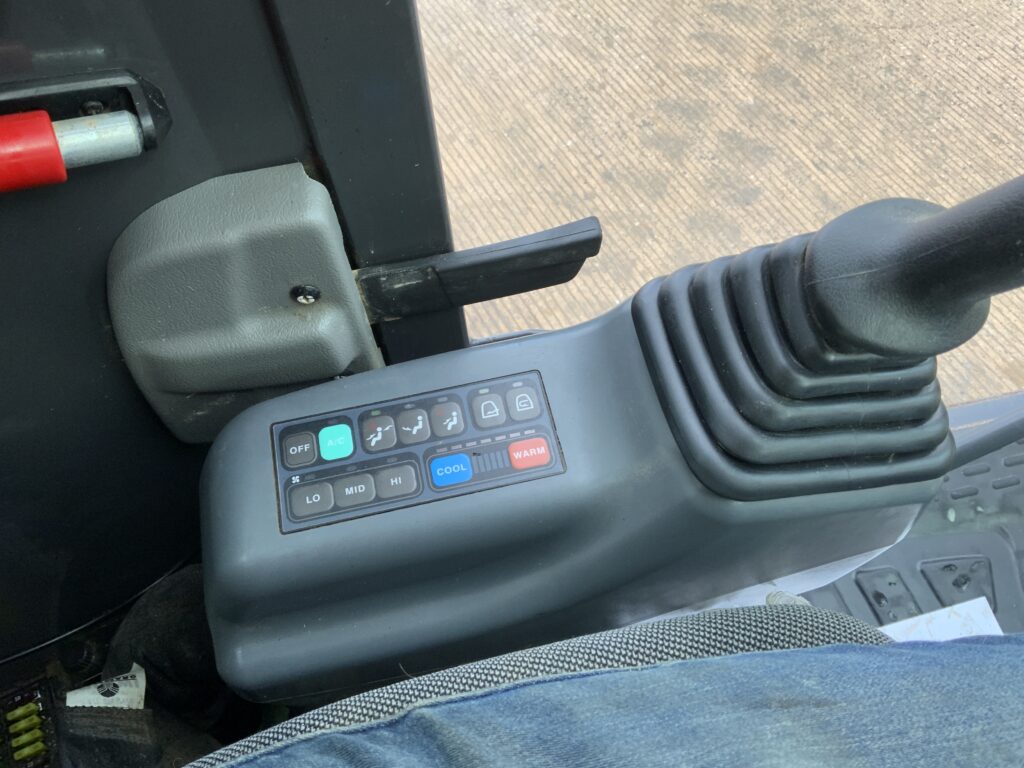 Doosan DX85R Digger (ST25674)