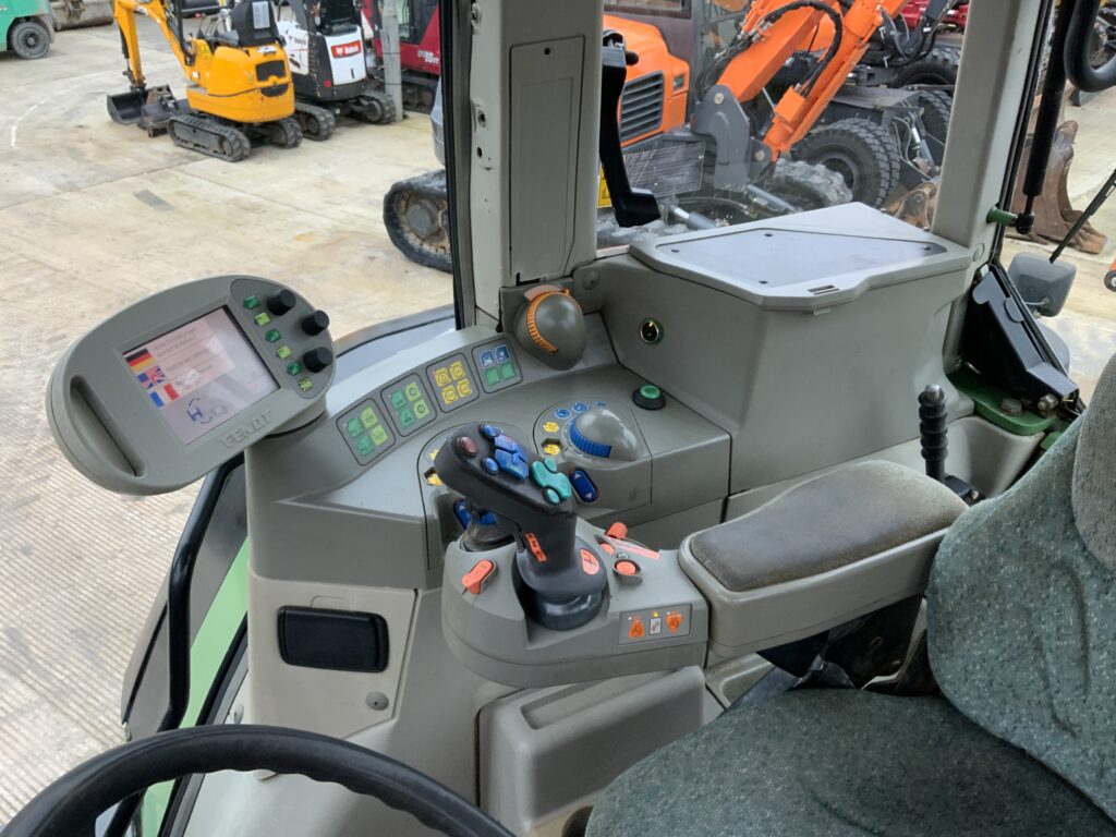 Fendt 716 Tractor (ST25458)