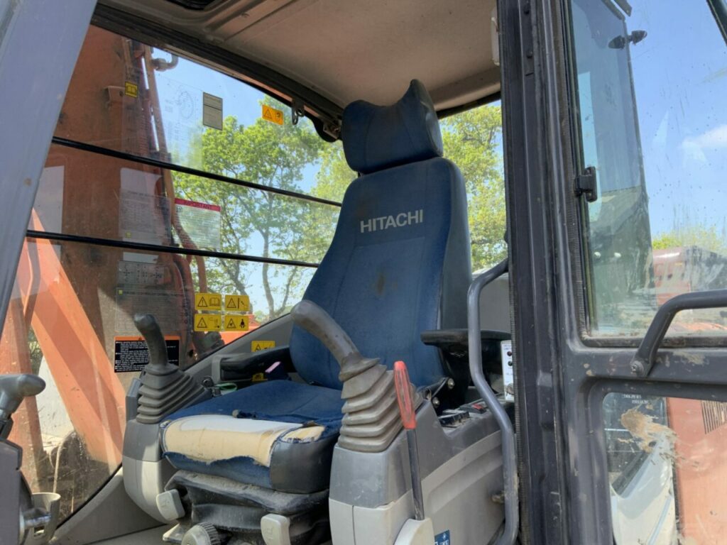 Hitachi Zaxis 130LCN-3 Digger (ST22593)