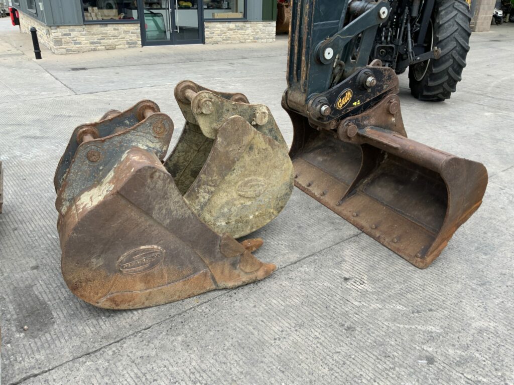 Hyundai HX130A lCR Digger (ST24831)