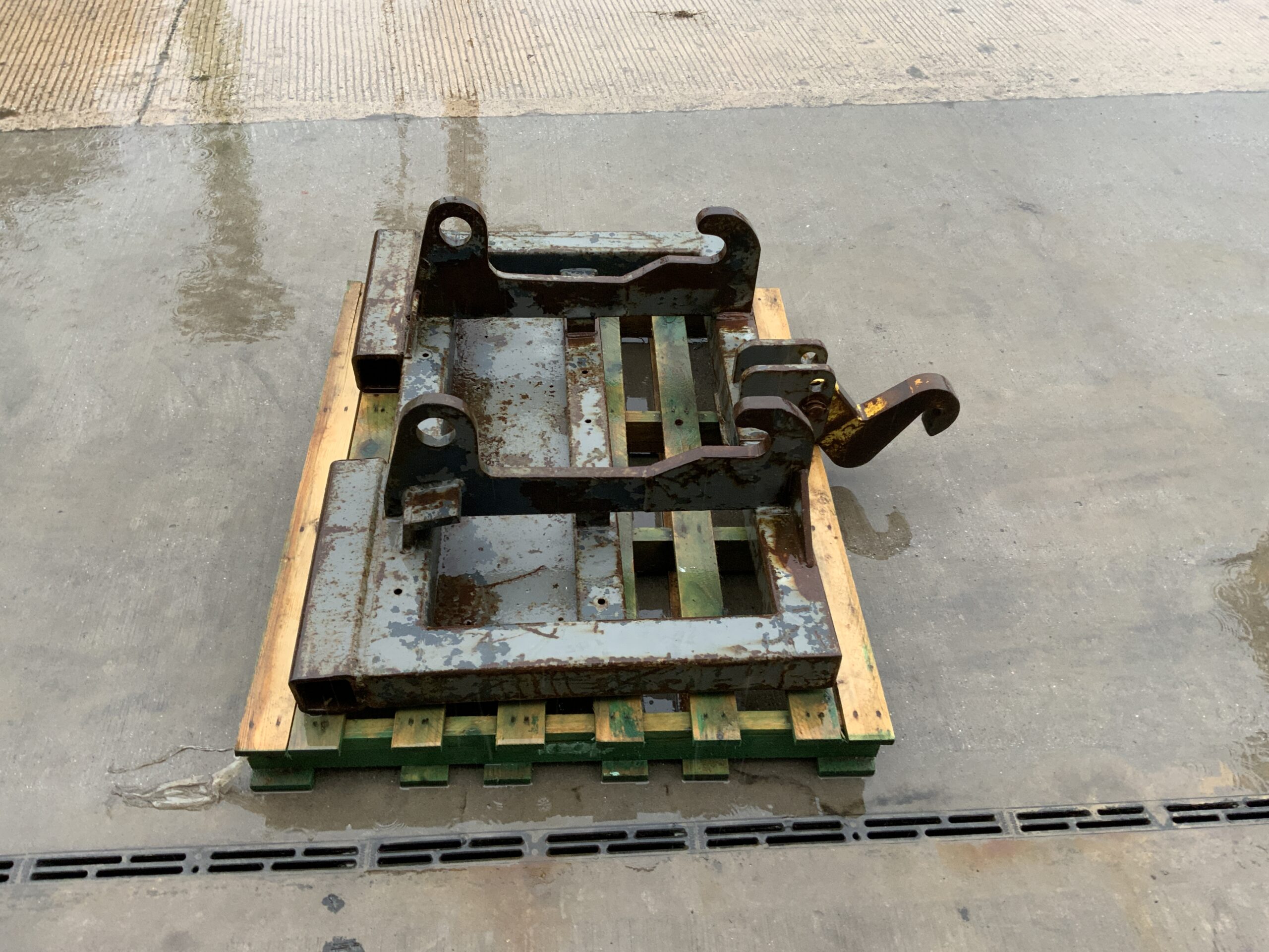 Caterpillar Head Stock With Hook