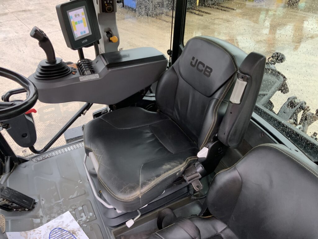 JCB 4220 Fastrac Tractor (ST24701)