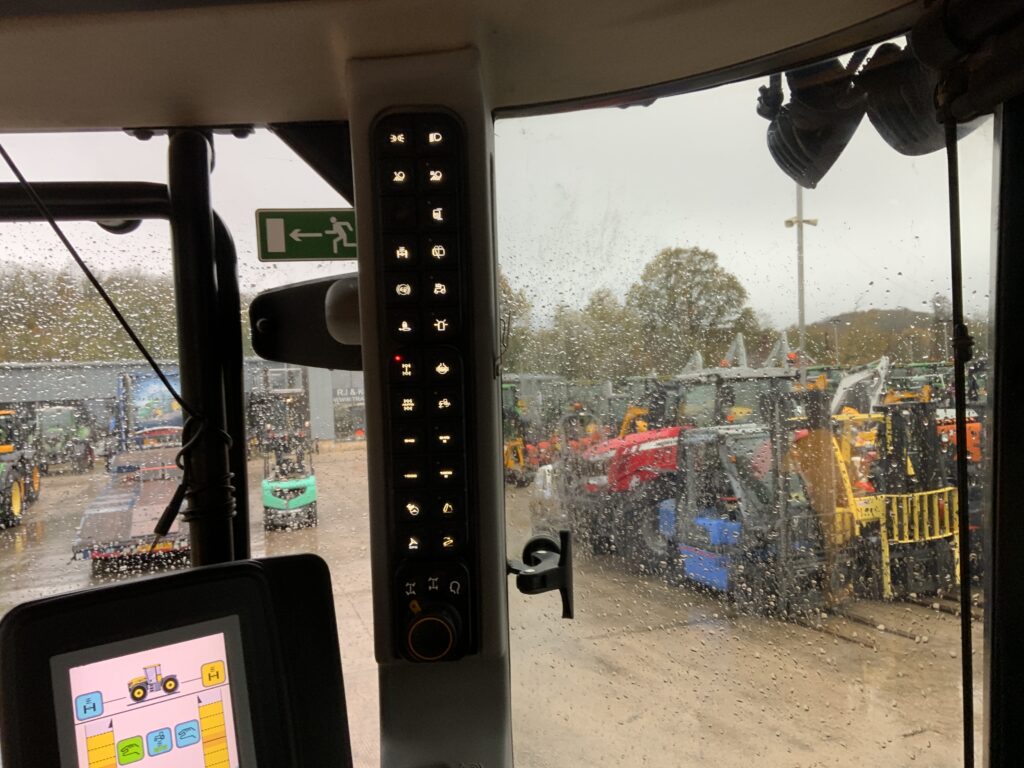 JCB 4220 Fastrac Tractor (ST24701)